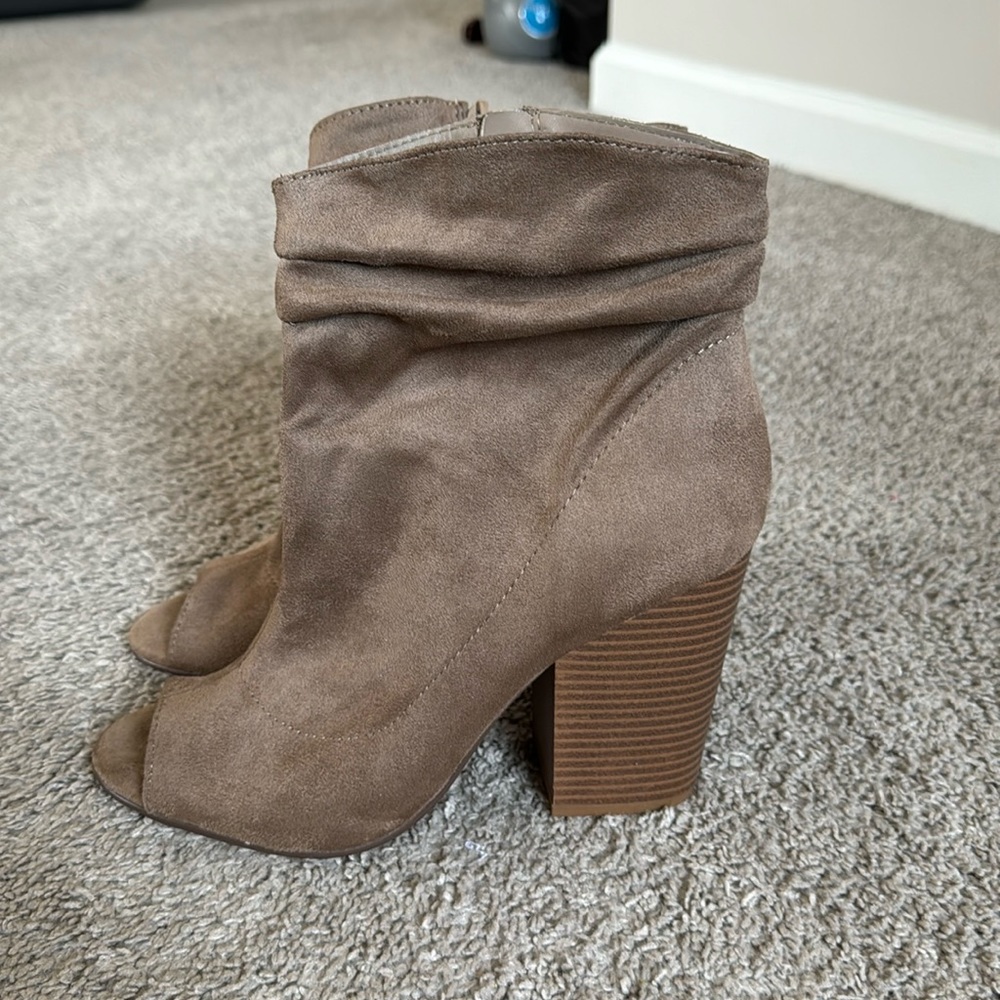 Indigo Rd. Tan Peep Toe Slouch Bootie - Size 9